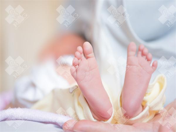 2025年连云港做试管婴儿多少钱?试管婴儿费用明细附当地各医院收费标准对比